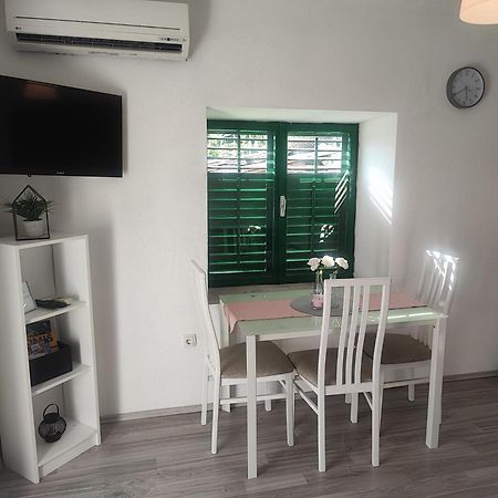 Apartment Mari Ostrvica Buitenkant foto