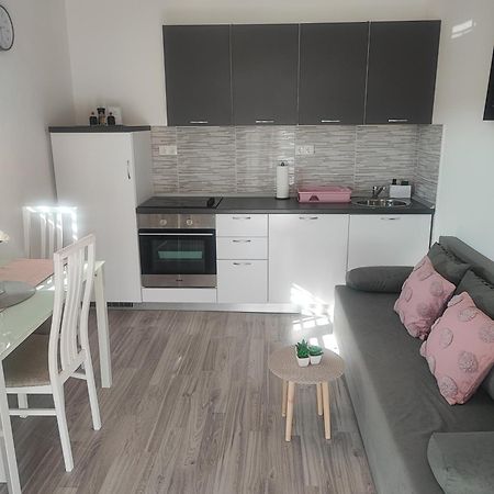 Apartment Mari Ostrvica Buitenkant foto