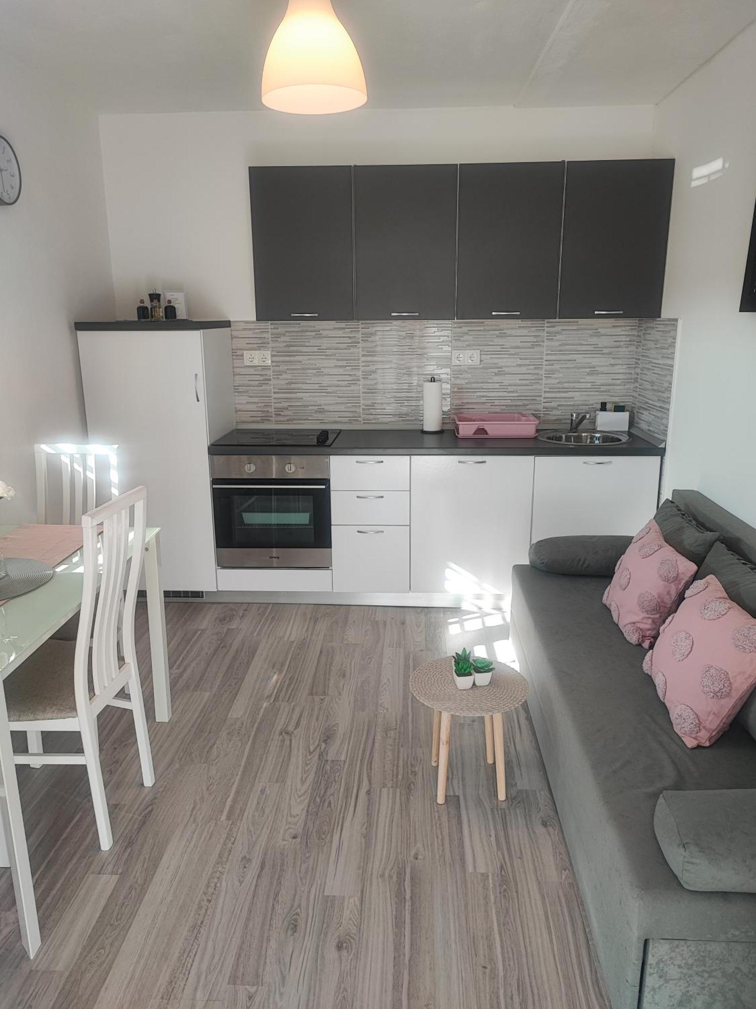 Apartment Mari Ostrvica Buitenkant foto